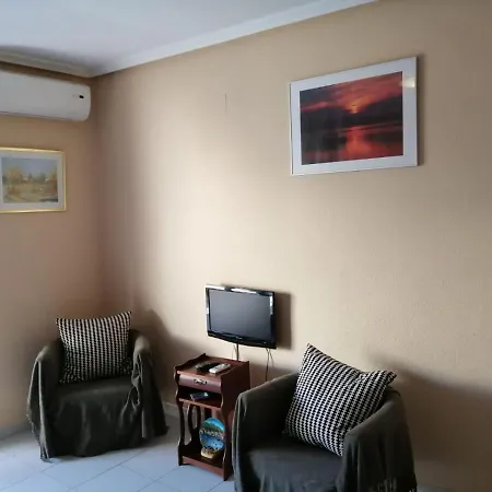 2-bedroom Ideally Located Between The Sea And The City Center *